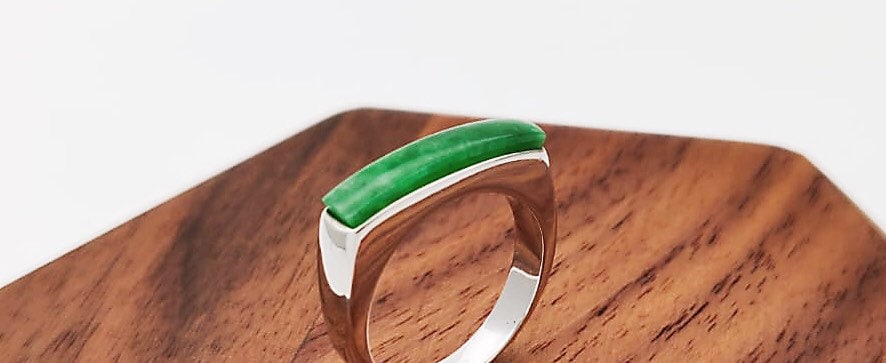 Vivid Green Jade 18K White Gold Ring - Minimalist Design