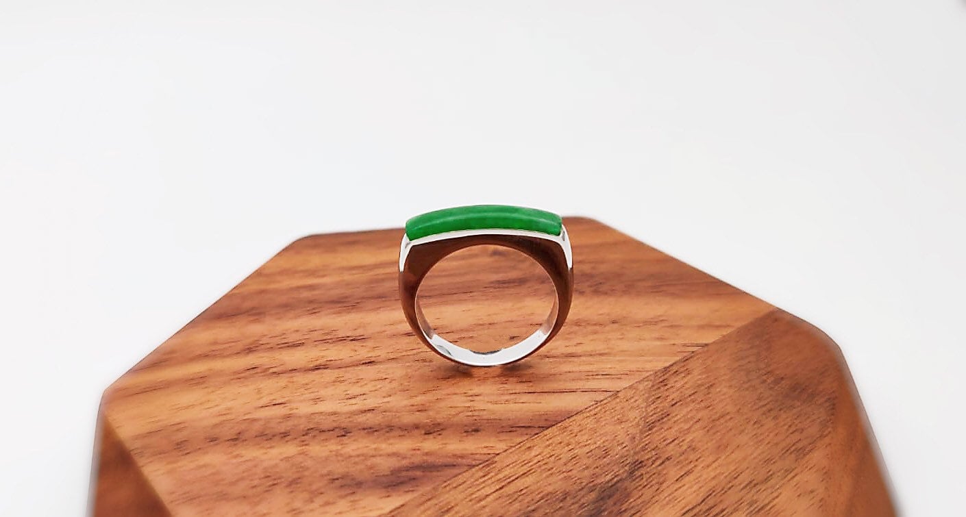 Vivid Green Jade 18K White Gold Ring - Minimalist Design