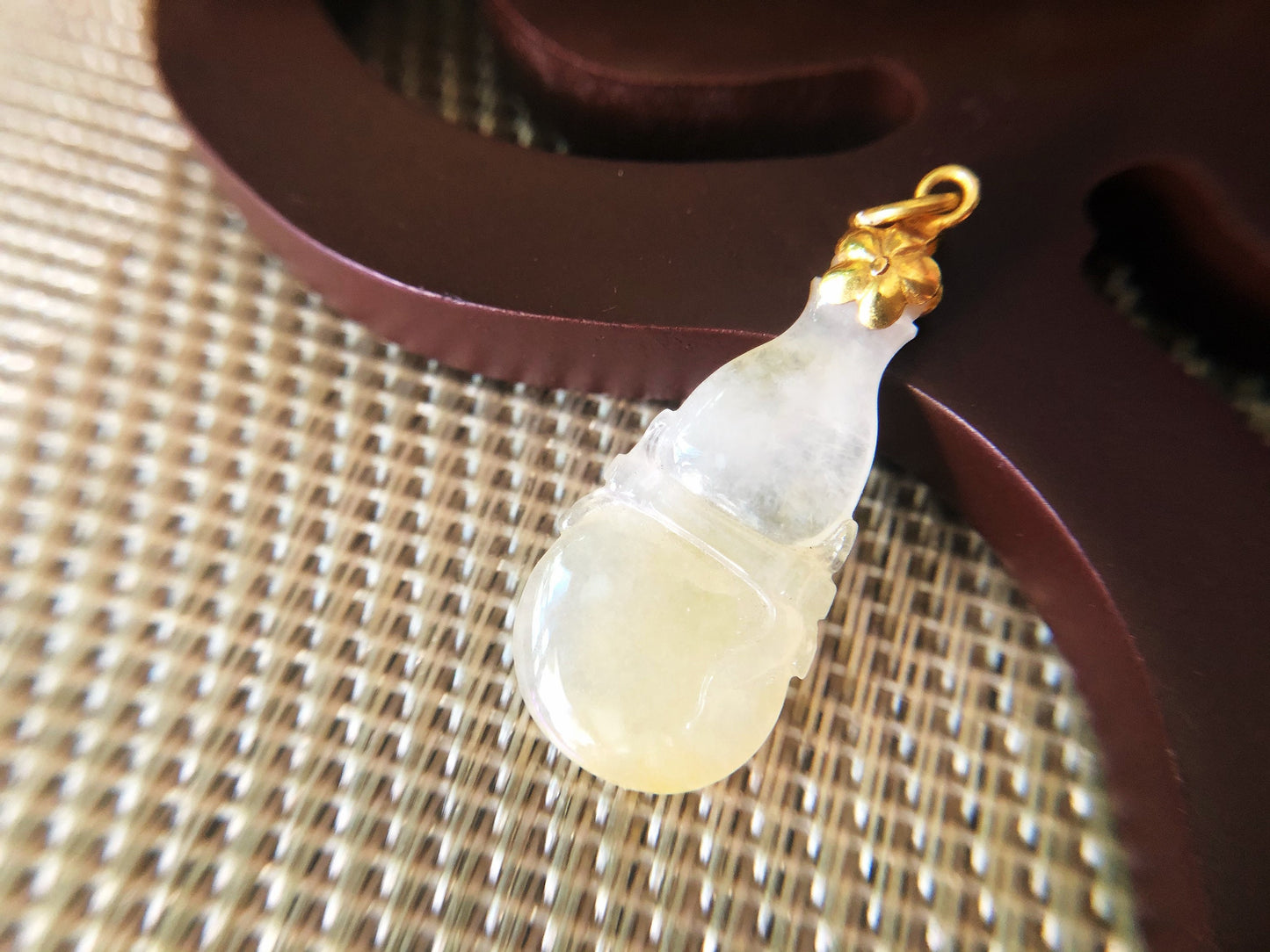 Icy Honey Jadeite Calabash Pendant in 18K Gold