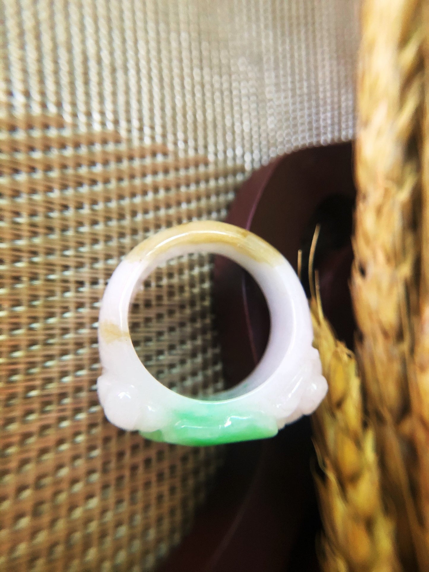 Bague sculptée en jade vert pomme du Myanmar naturel tricolore