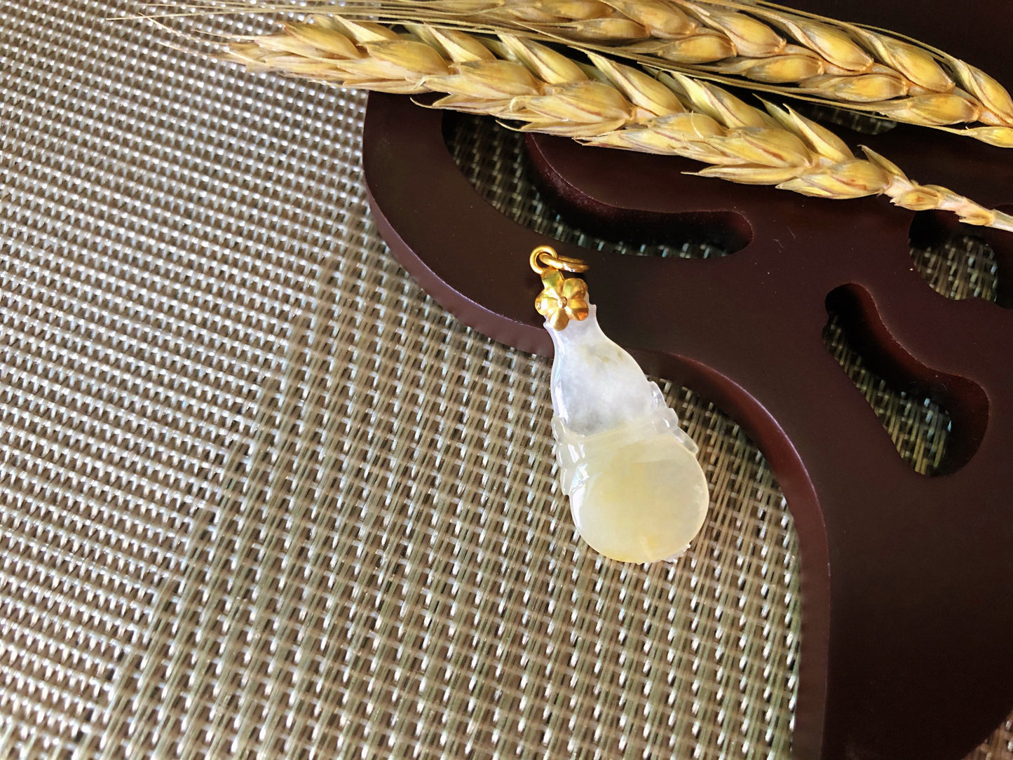 Icy Honey Jadeite Calabash Pendant in 18K Gold