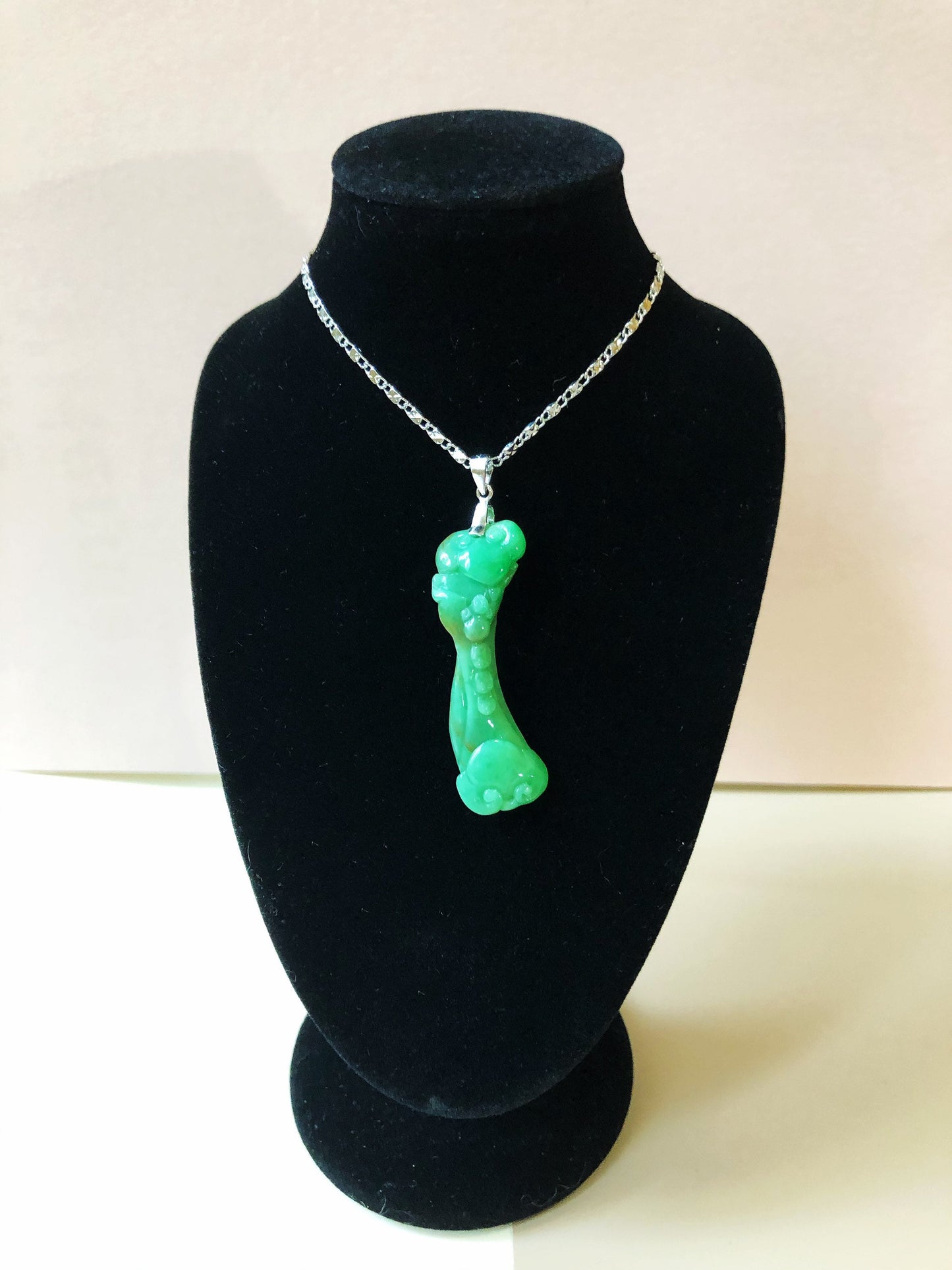 Green Jadeite Ruyi Necklace Pendant