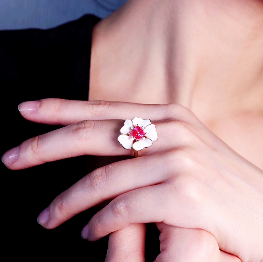 14K Gold Flower Ring with Mogok Vivid Pink Spinels