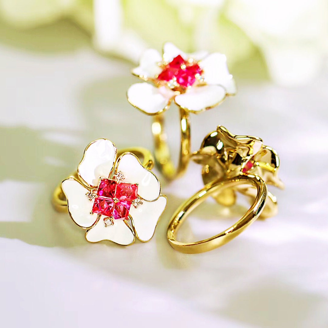 14K Gold Flower Ring with Mogok Vivid Pink Spinels