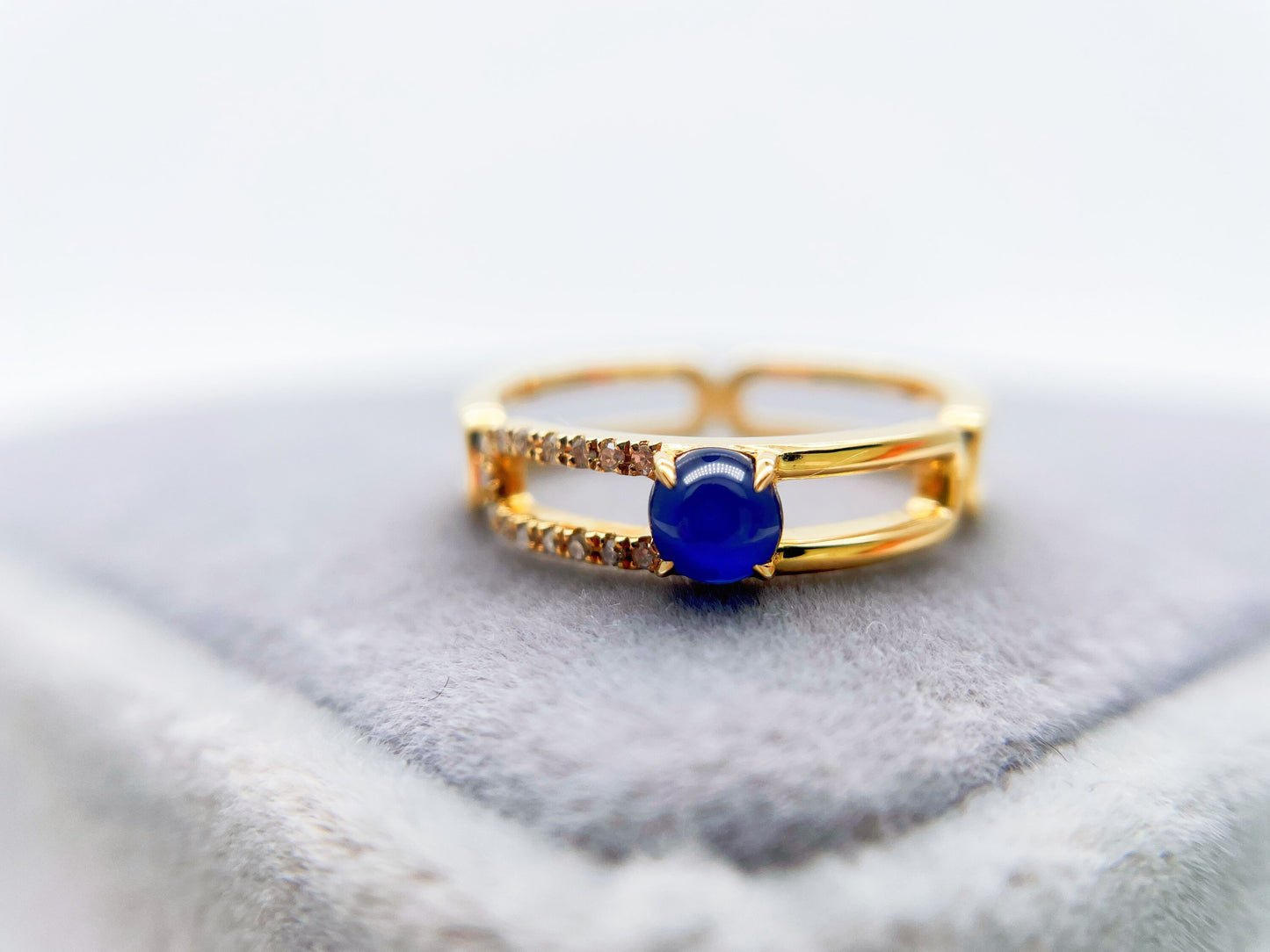 18k Gold Blue Sapphire Diamond Ring