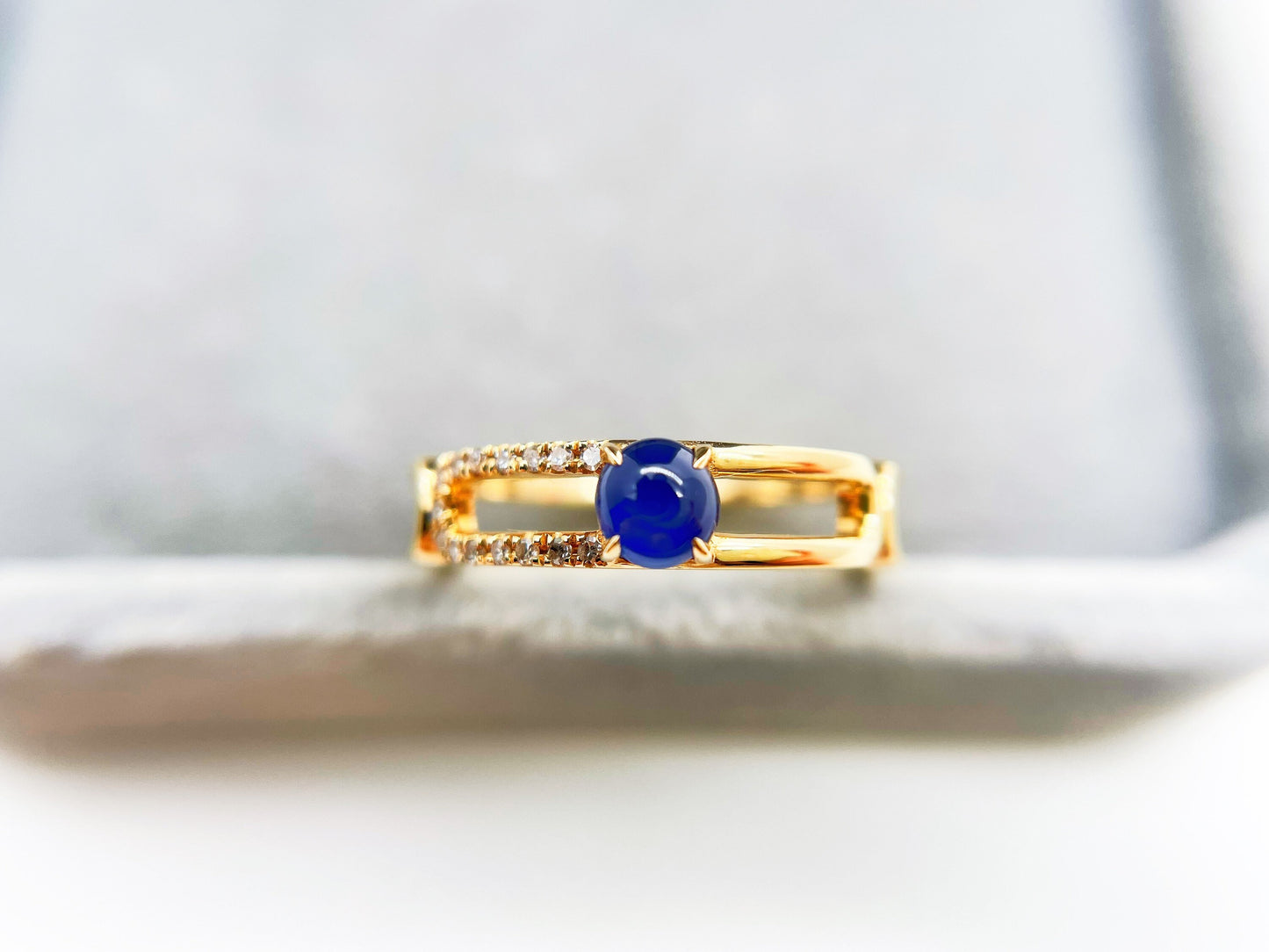 18k Gold Blue Sapphire Diamond Ring