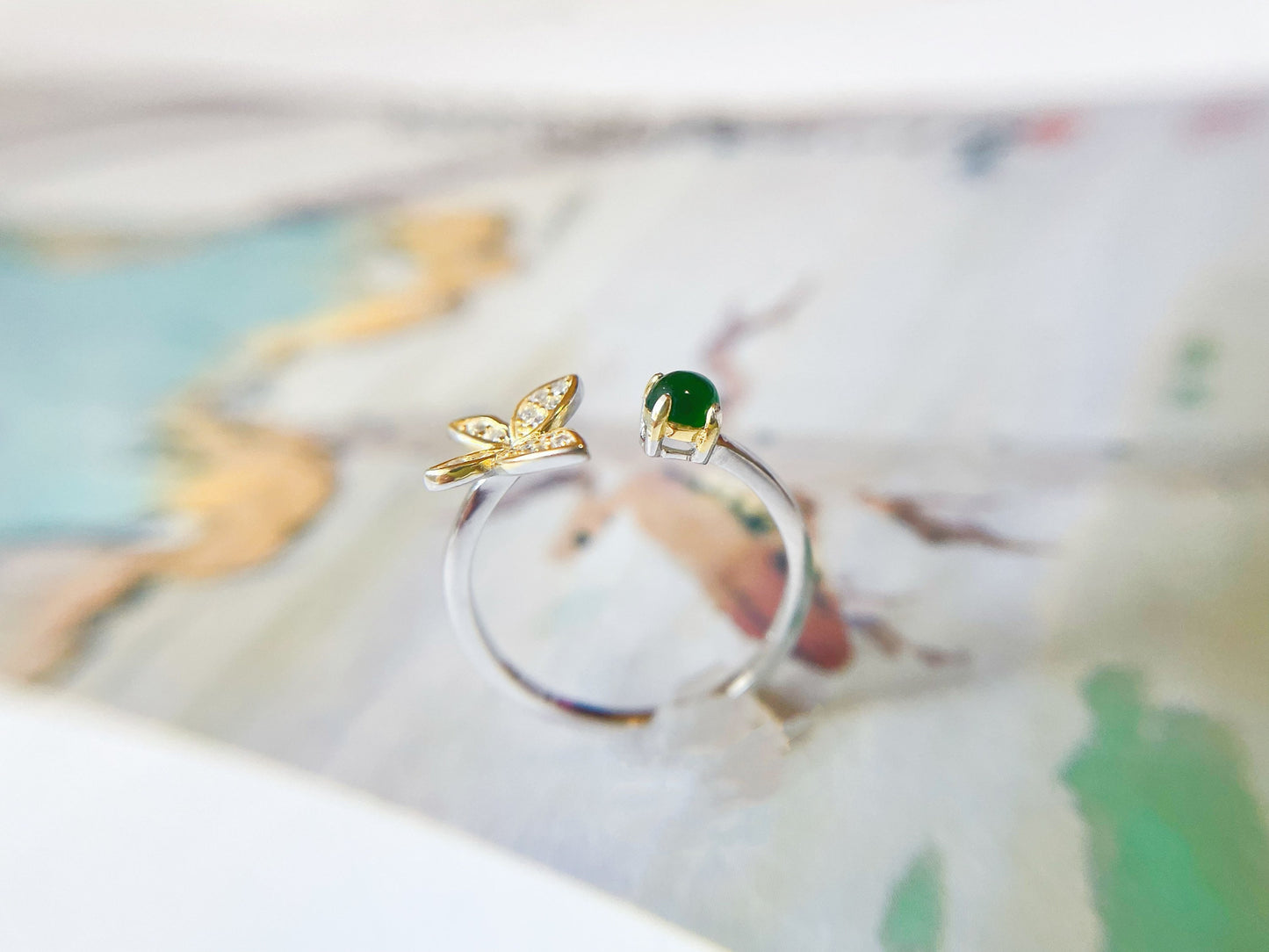 Bague ouverte papillon en jade vert impérial