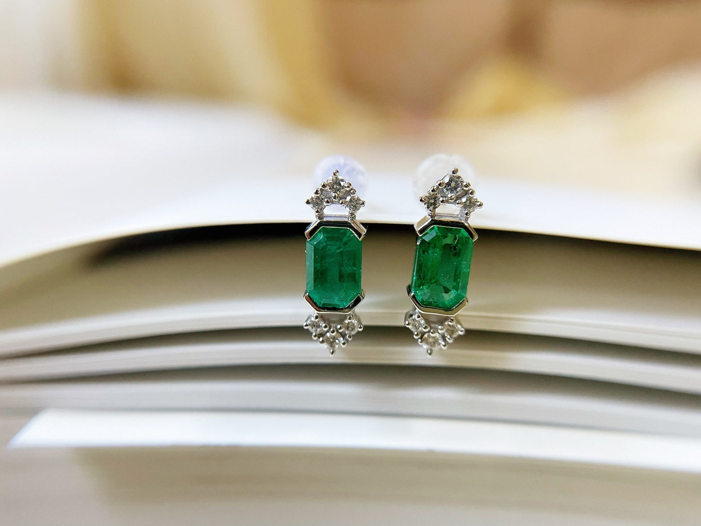 18k White Gold Emerald and Diamond Earrings