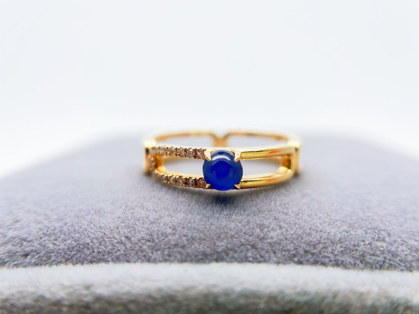 18k Gold Blue Sapphire Diamond Ring