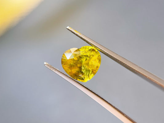 3.86 Ct - Heart-Shaped Natural Sphene Gemstone – A Unique and Meaningful Addition to your Jewelry Collection