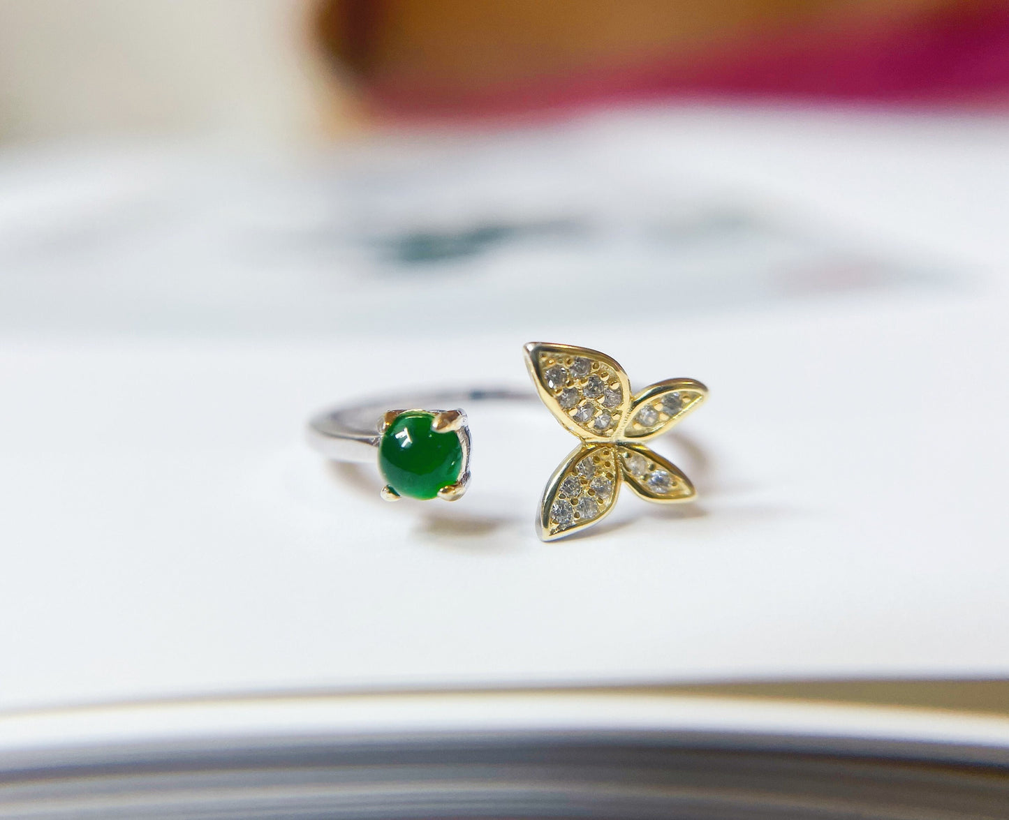 Bague ouverte papillon en jade vert impérial