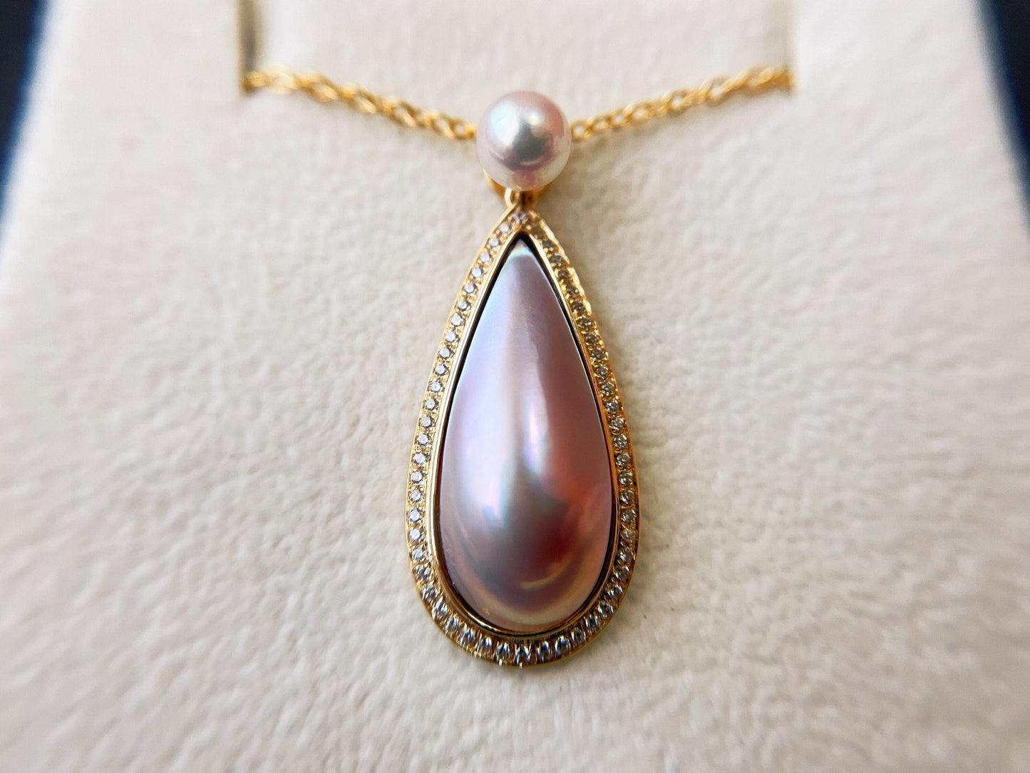 18K Gold Diamond Amami Mabe Pearl Pendant