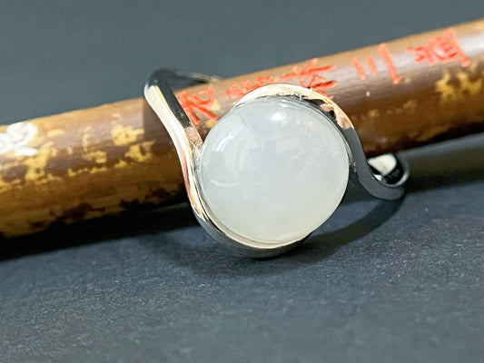 Bague en jadéite glacée - Bande argentée classique