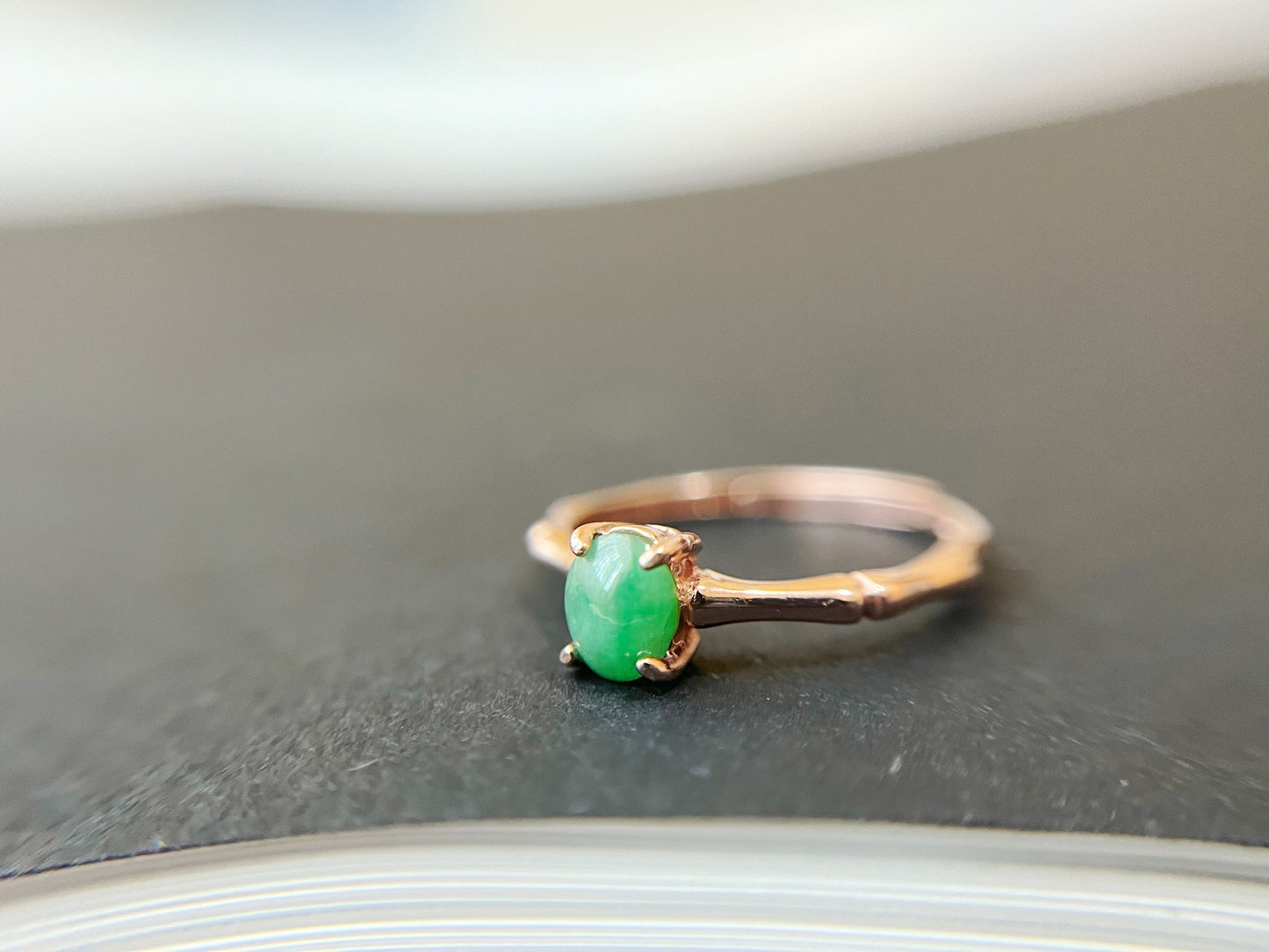 Jade Rosegold Ring - Bright Green with Silver Band