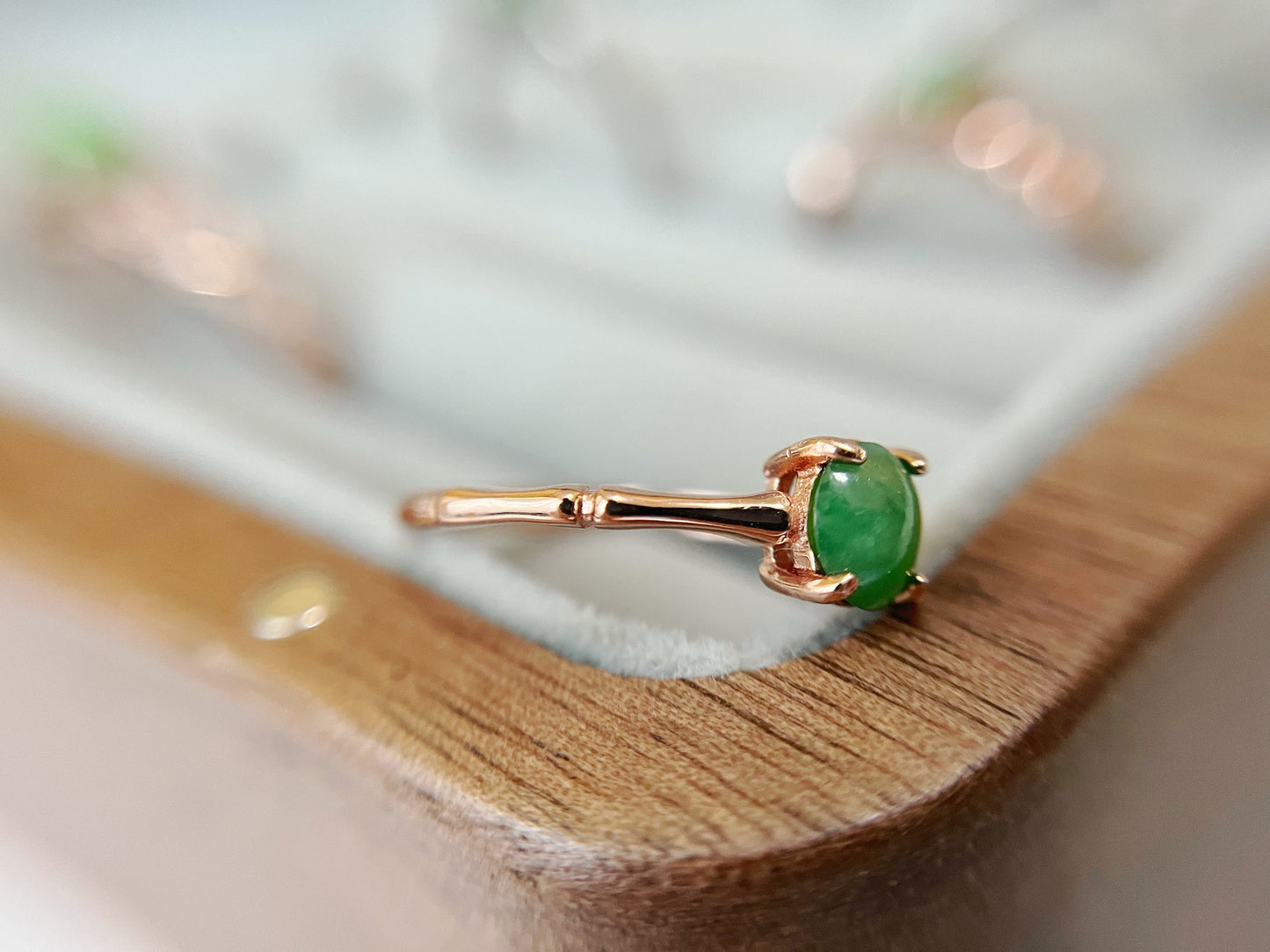 Jade Rosegold Ring - Bright Green with Silver Band