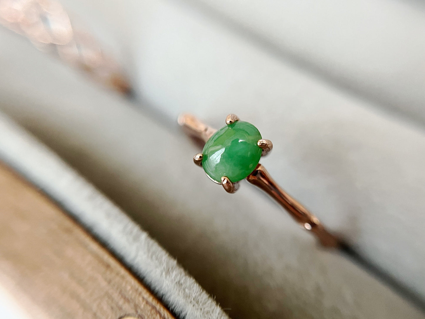 Jade Rosegold Ring - Bright Green with Silver Band