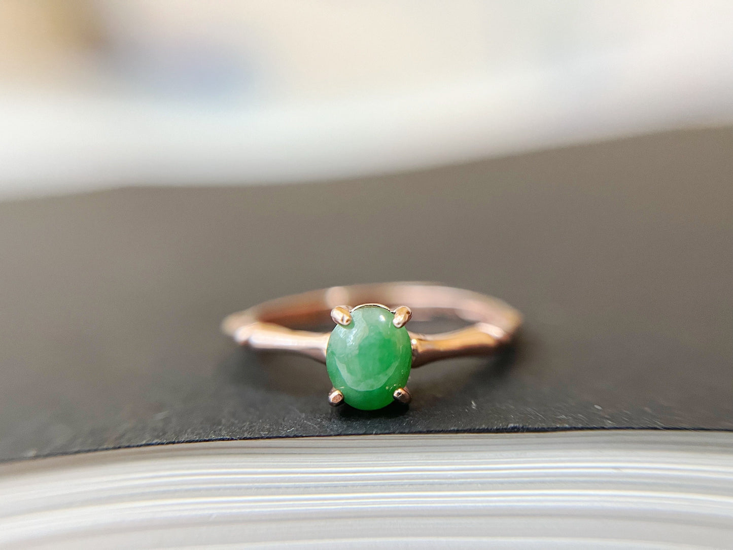 Jade Rosegold Ring - Bright Green with Silver Band