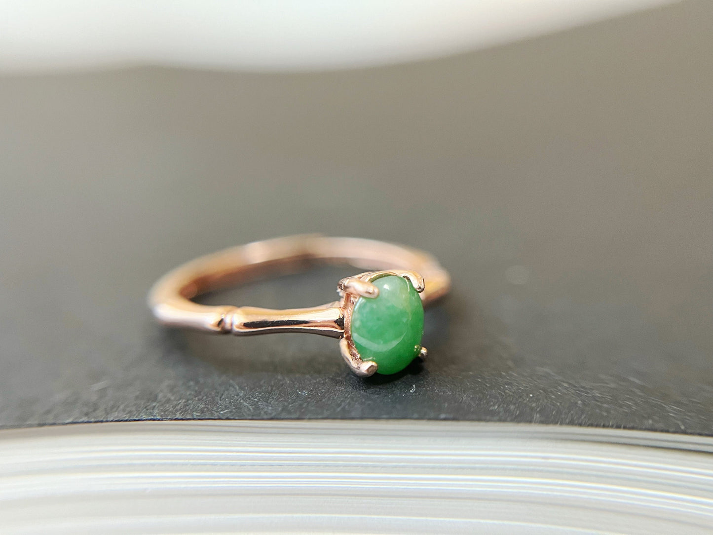 Jade Rosegold Ring - Bright Green with Silver Band