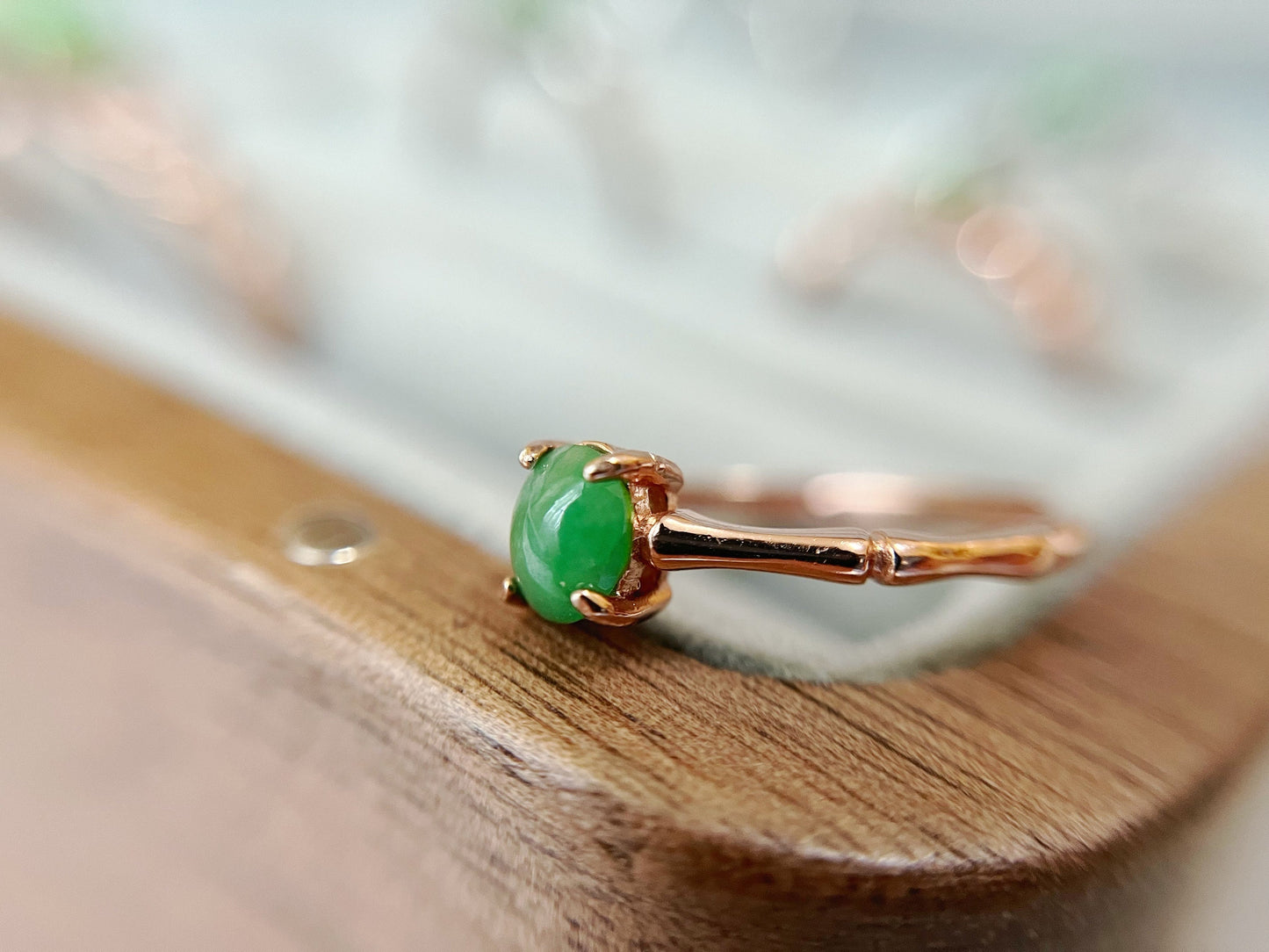 Jade Rosegold Ring - Bright Green with Silver Band