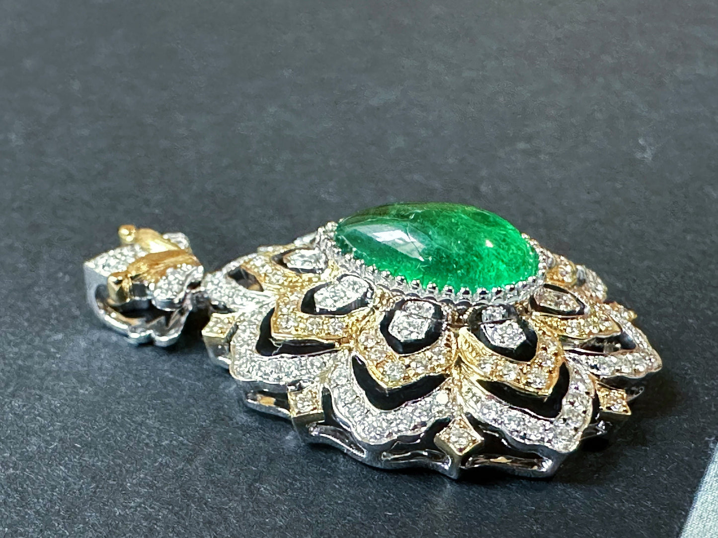 Certified Stunning Natural Vivid Green Emerald Pendant in 14K Gold with Diamonds