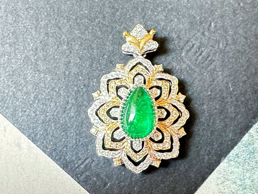 Certified Stunning Natural Vivid Green Emerald Pendant in 14K Gold with Diamonds